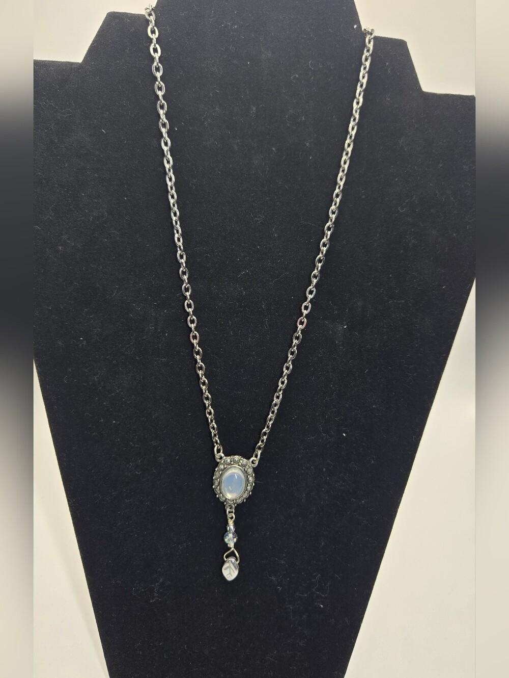 1928 Cast Pewter Mount Pendant Necklace With Small Leaf Bead Silver Tone